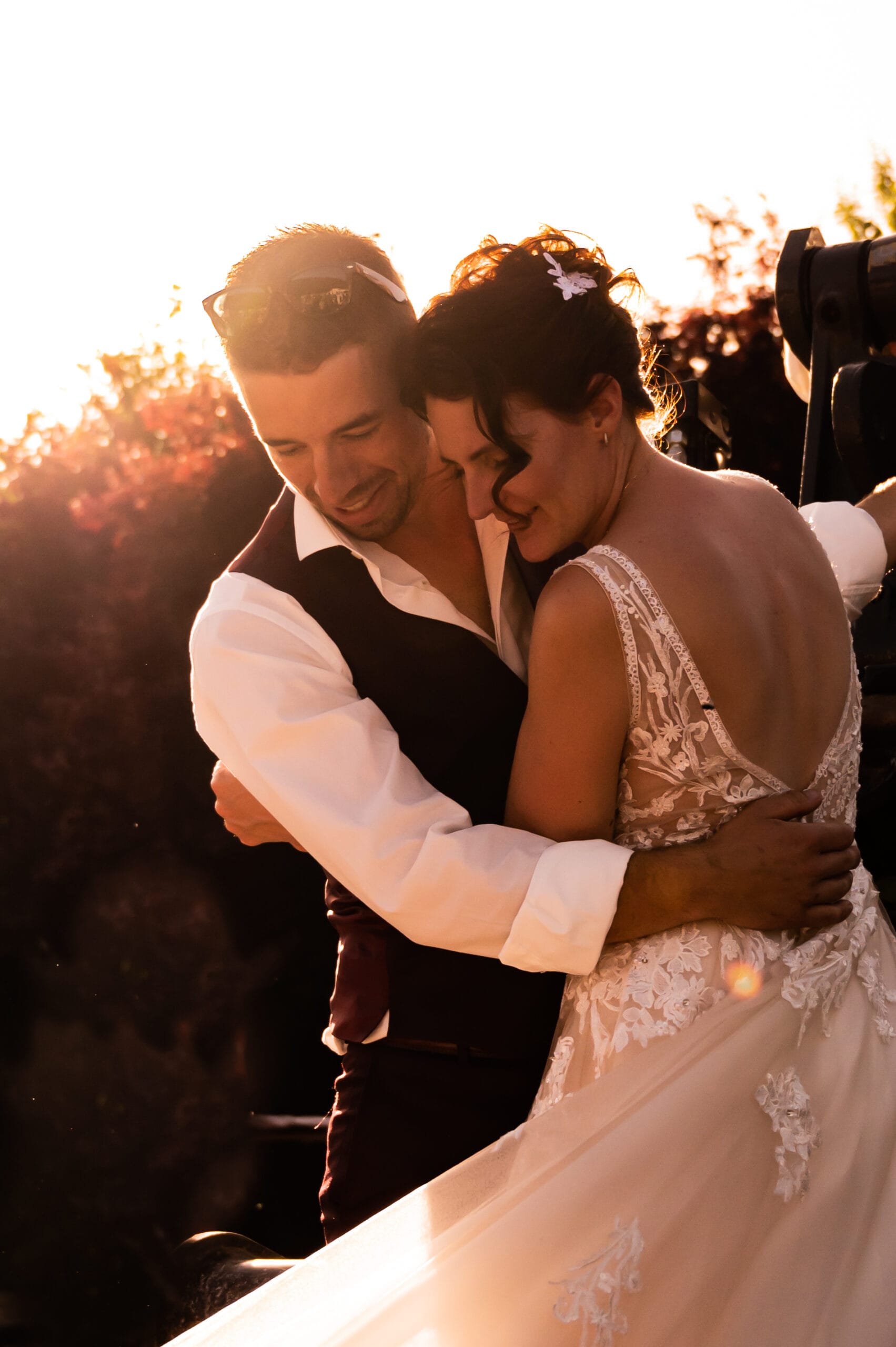 photographe professionnelle couple amour complicité tendresse after Day mariage couleur naturelle regard amoureux golden Hours