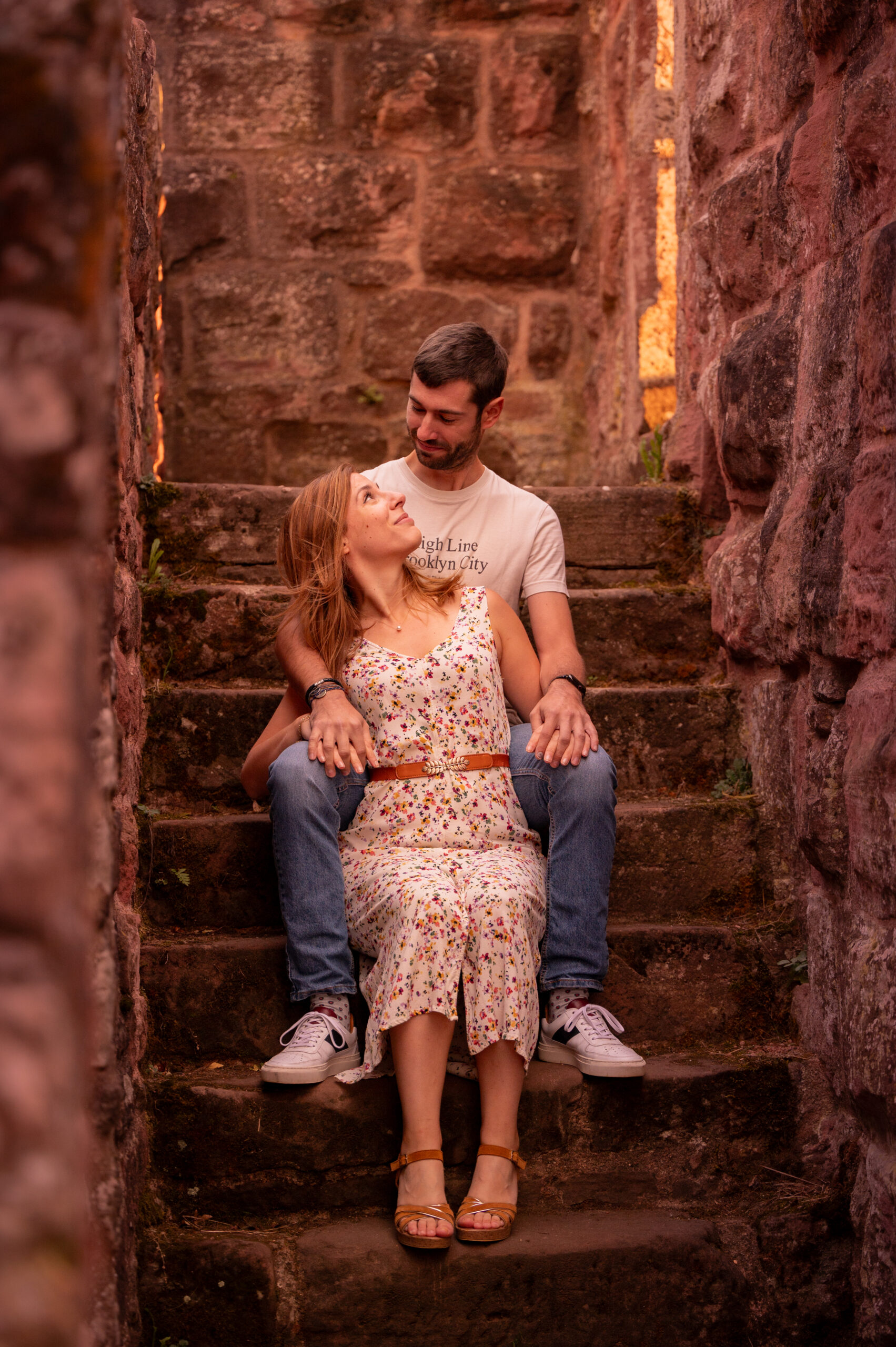 photo couple naturel paysages Vosges France complicité coucher de soleil ruine chateau