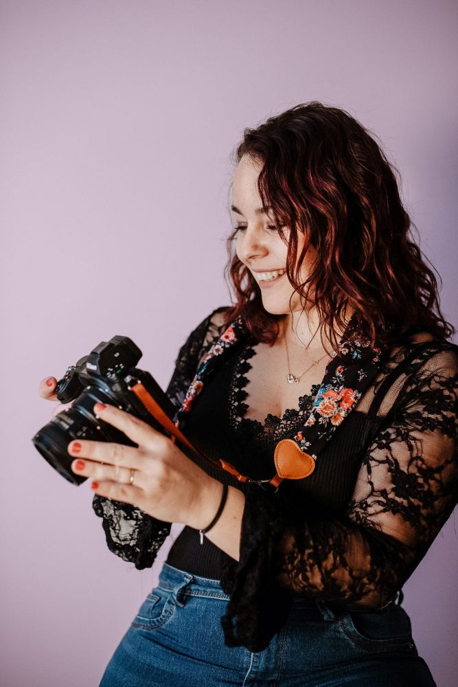 photographe bienveillante souriante bonne humeur compétente professionnalisme